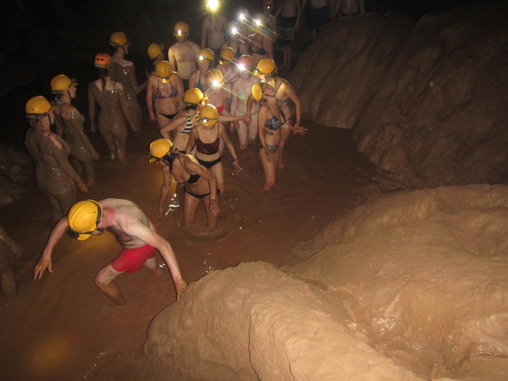 Thien Phu Hostel Phong Nha Buitenkant foto